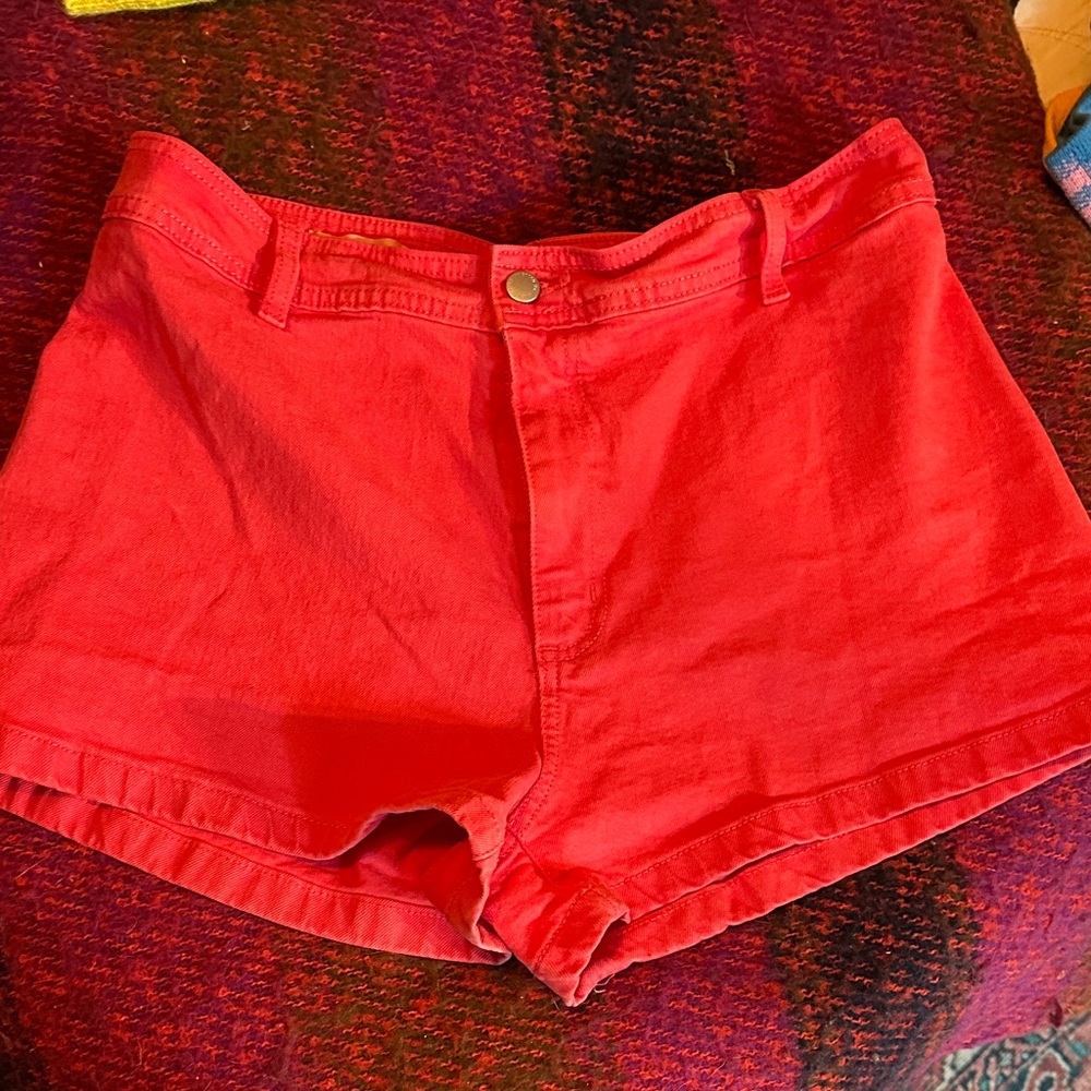 Vibrant coral Women's Shorts